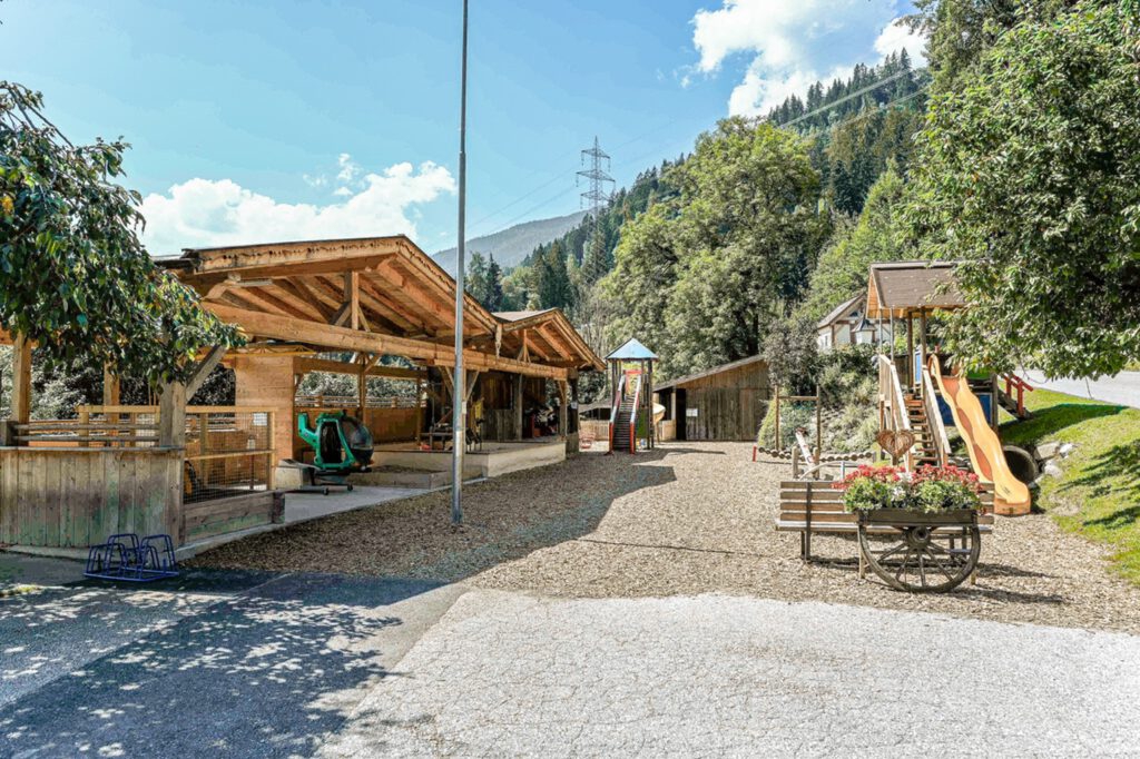 Goglhof Inn - Farm Holidays in Fügen in the Zillertal Valley